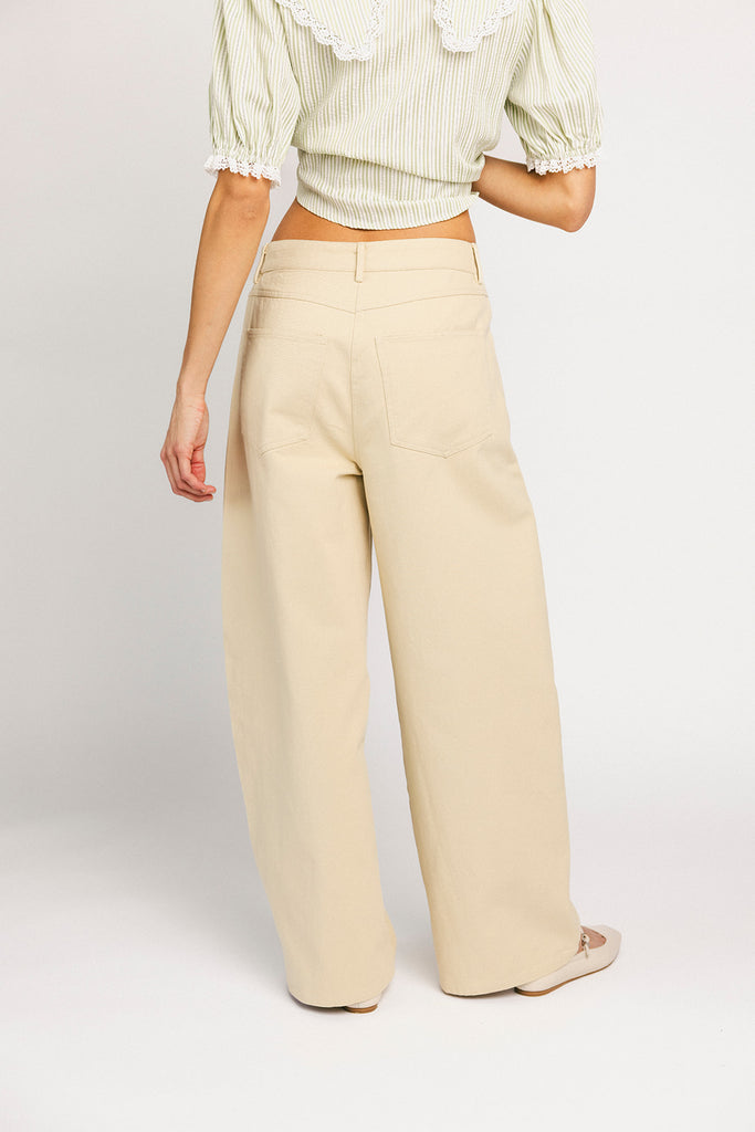mid rise neutral pants with a relaxed, barrel-style fit. the perfect vintage-inspired pants to pair with any casual outfit idea.