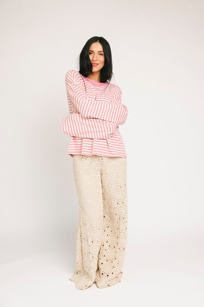 oversized pink striped long sleeve top. the perfect oversized striped t-shirt for concerts, airport outfits, + casual date nights.