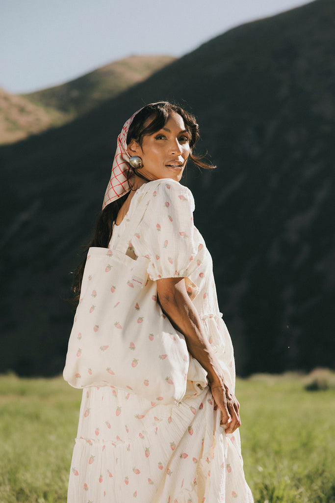 zoco hunny tote bag // strawberry bliss