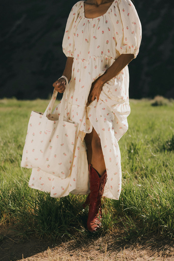 zoco hunny tote bag // strawberry bliss