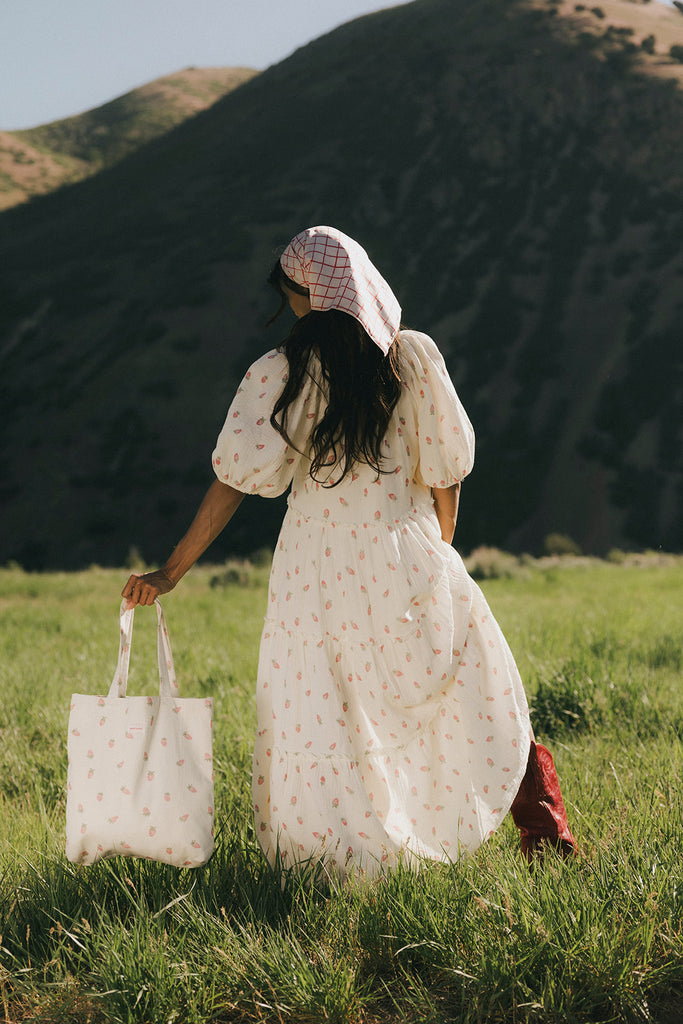 zoco hunny tote bag // strawberry bliss