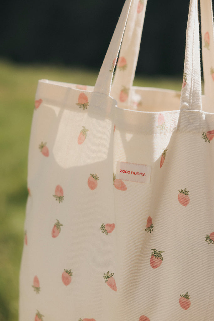 zoco hunny tote bag // strawberry bliss