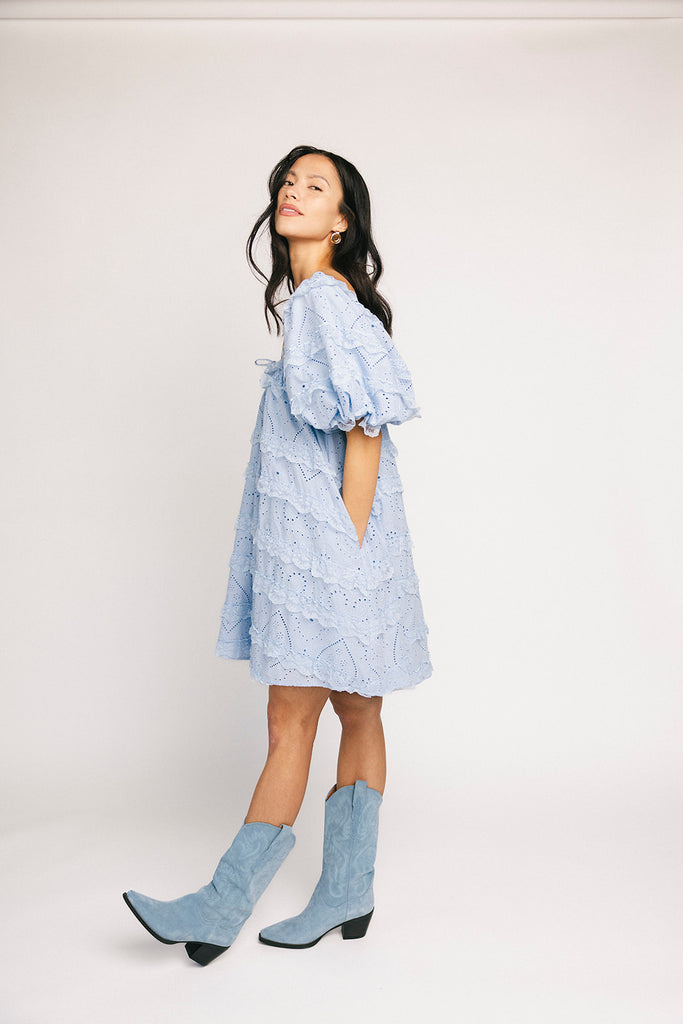 a blue puff sleeve mini dress with lace tiered details + a stretchy square neckline. perfect for family pictures, baby showers, weddings, + special occasions.