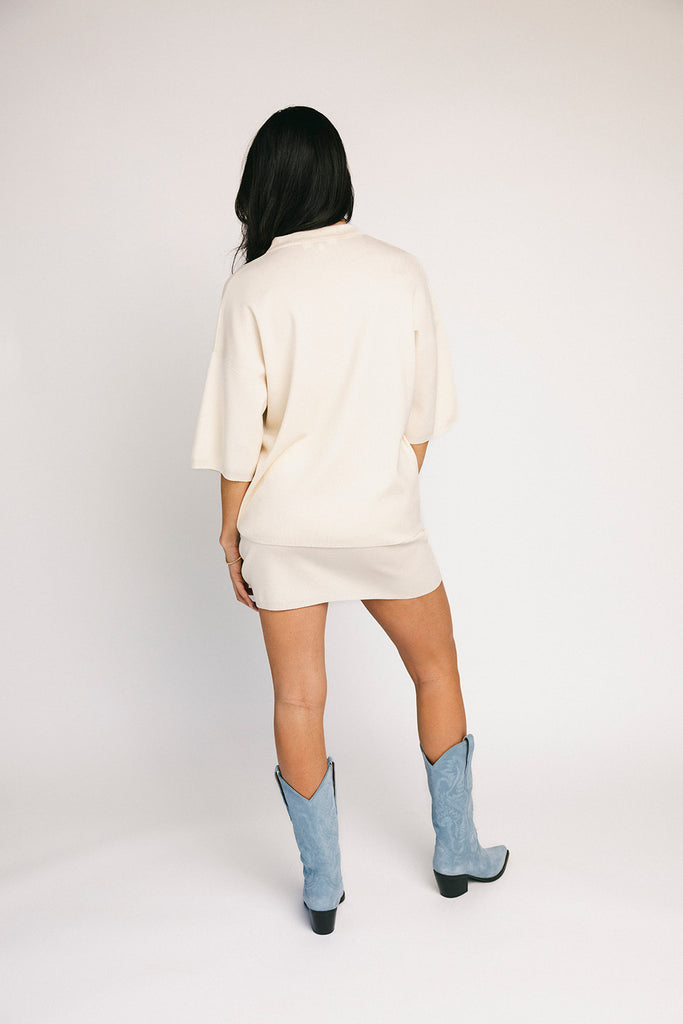 a casual skirt set with an oversized polo top + a fitted mini skirt. the perfect sporty two piece set to dress up or down for any outfit idea.