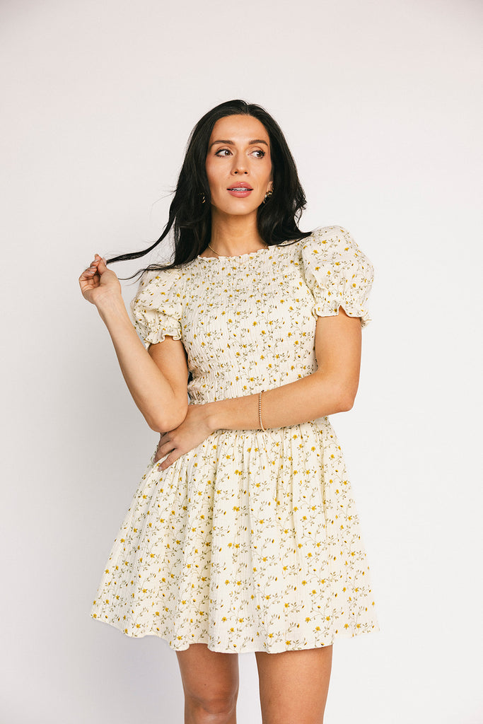 a floral puff sleeve dress with a smocked bodice + mini length. the perfect ditsy floral dress for family pictures, bridal showers, + brunch dates.