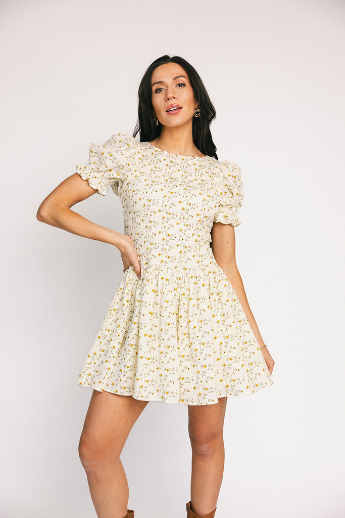 a floral puff sleeve dress with a smocked bodice + mini length. the perfect ditsy floral dress for family pictures, bridal showers, + brunch dates.