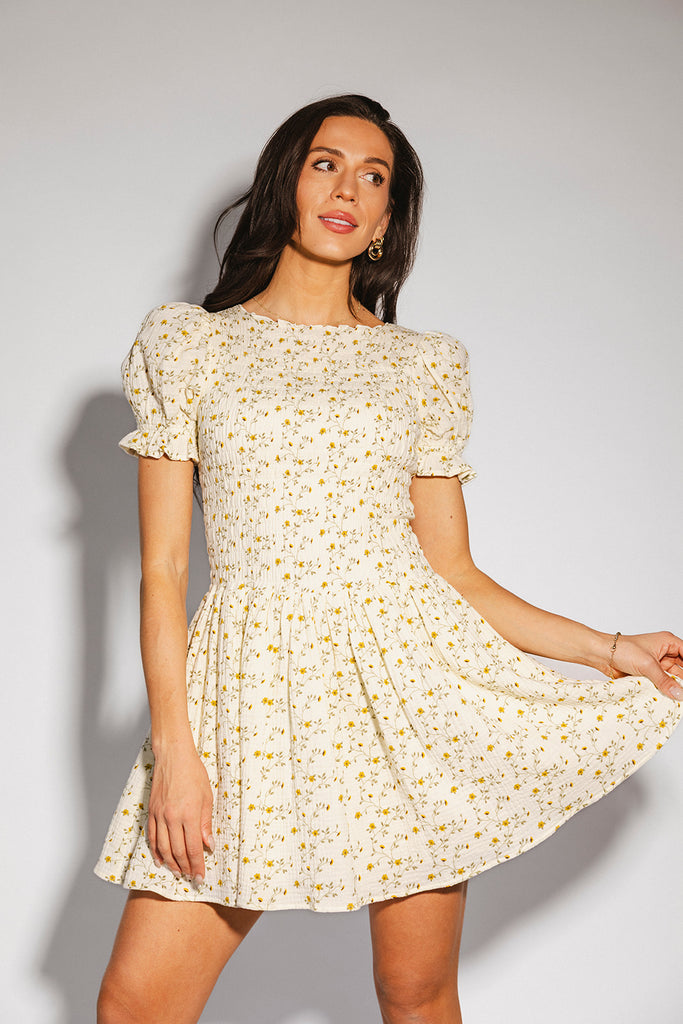 a floral puff sleeve dress with a smocked bodice + mini length. the perfect ditsy floral dress for family pictures, bridal showers, + brunch dates.