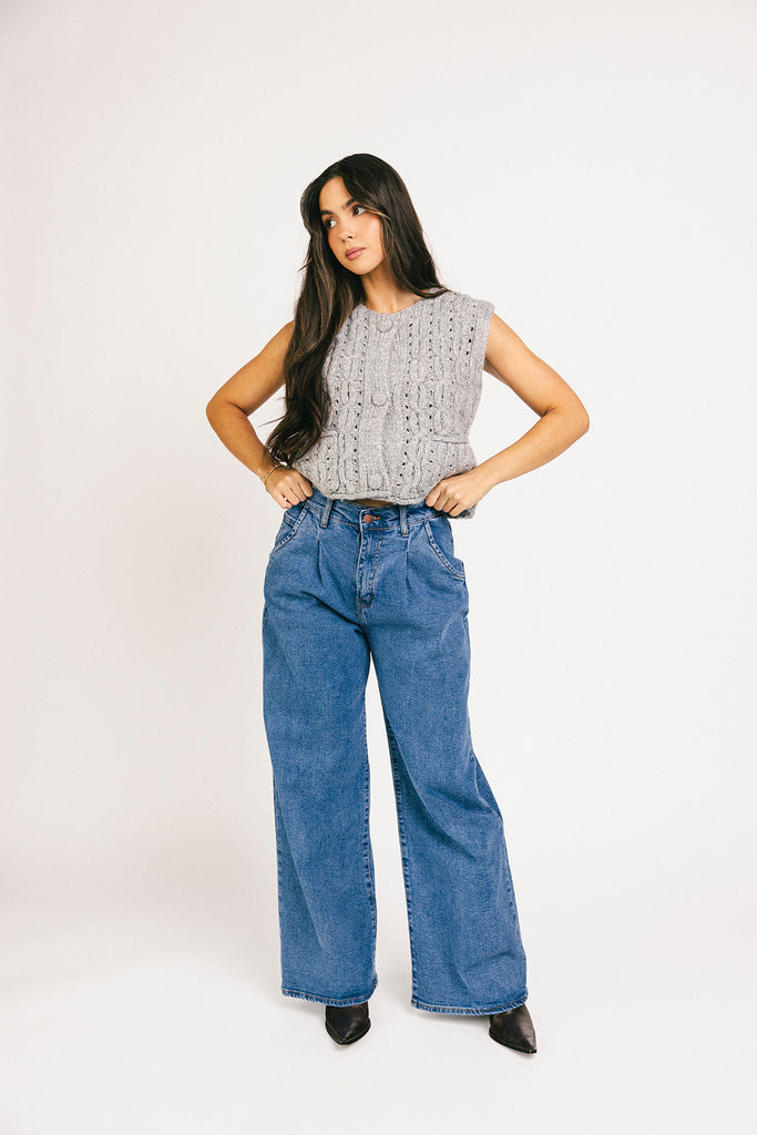 feeling feelings sweater vest // grey