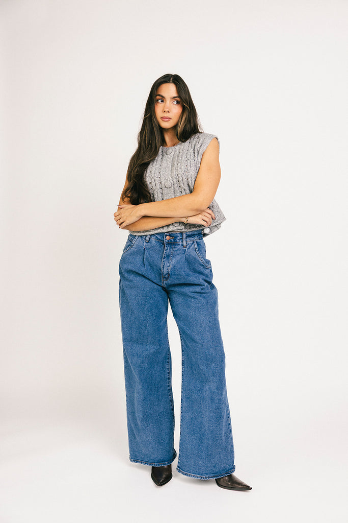 feeling feelings sweater vest // grey