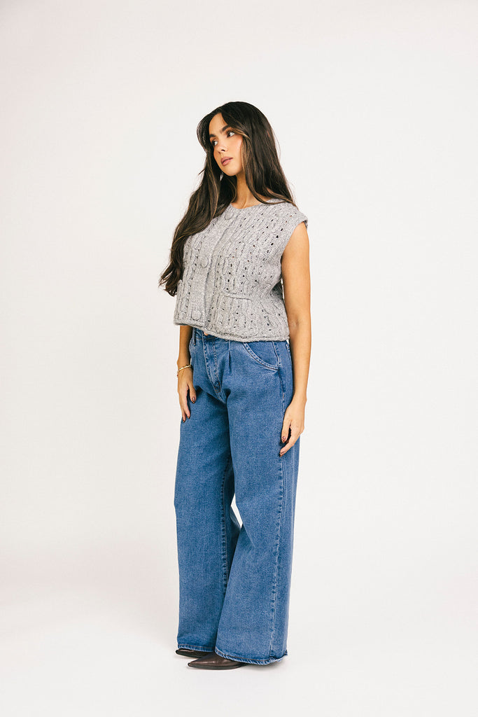 feeling feelings sweater vest // grey