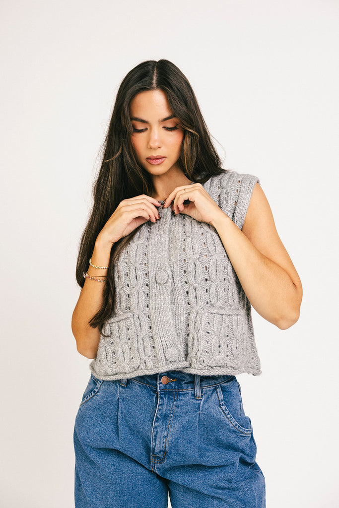 feeling feelings sweater vest // grey