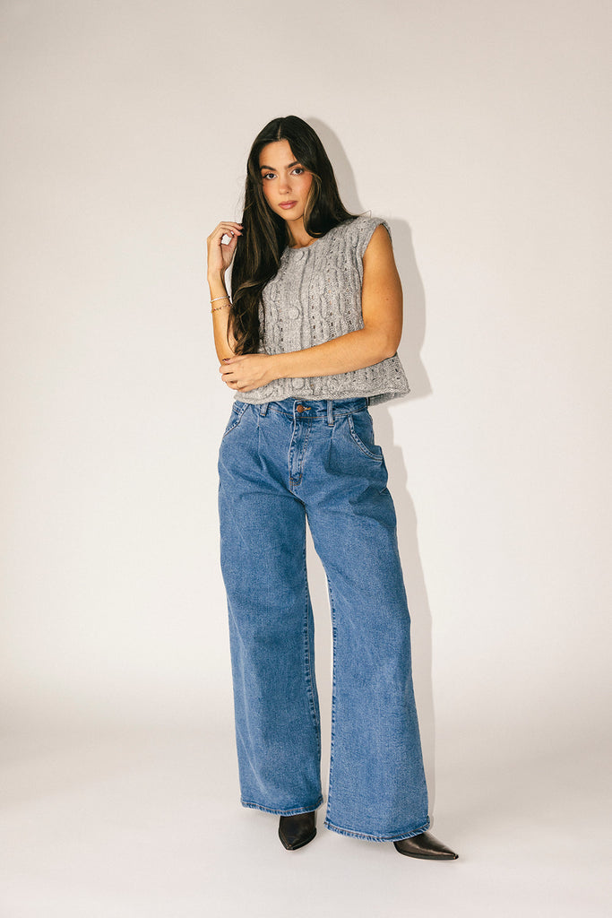 feeling feelings sweater vest // grey