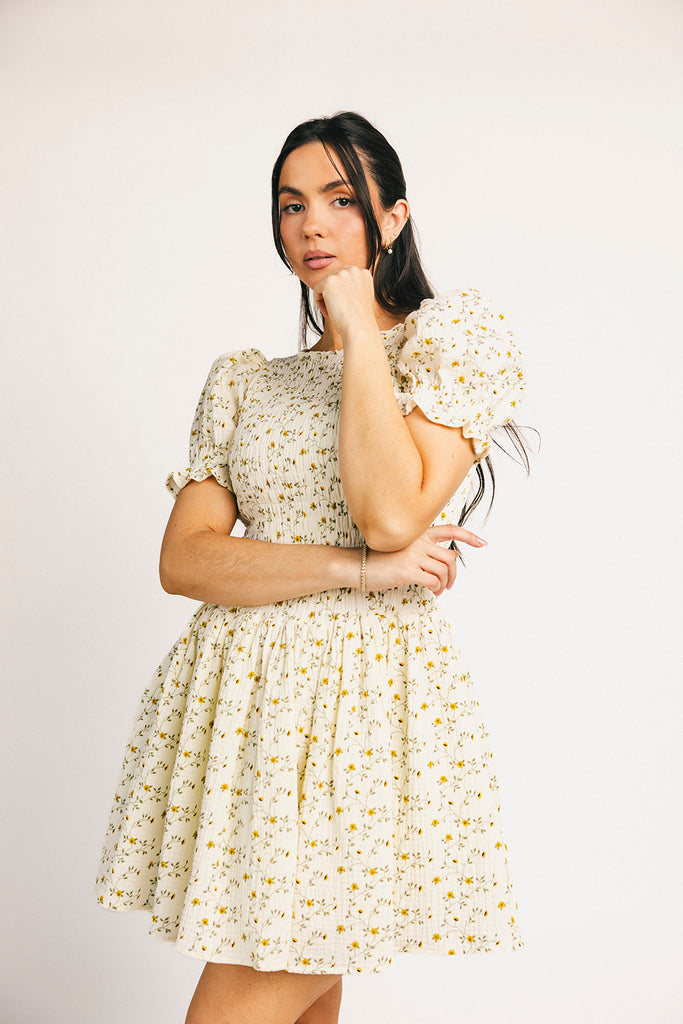a floral puff sleeve dress with a smocked bodice + mini length. the perfect ditsy floral dress for family pictures, bridal showers, + brunch dates.