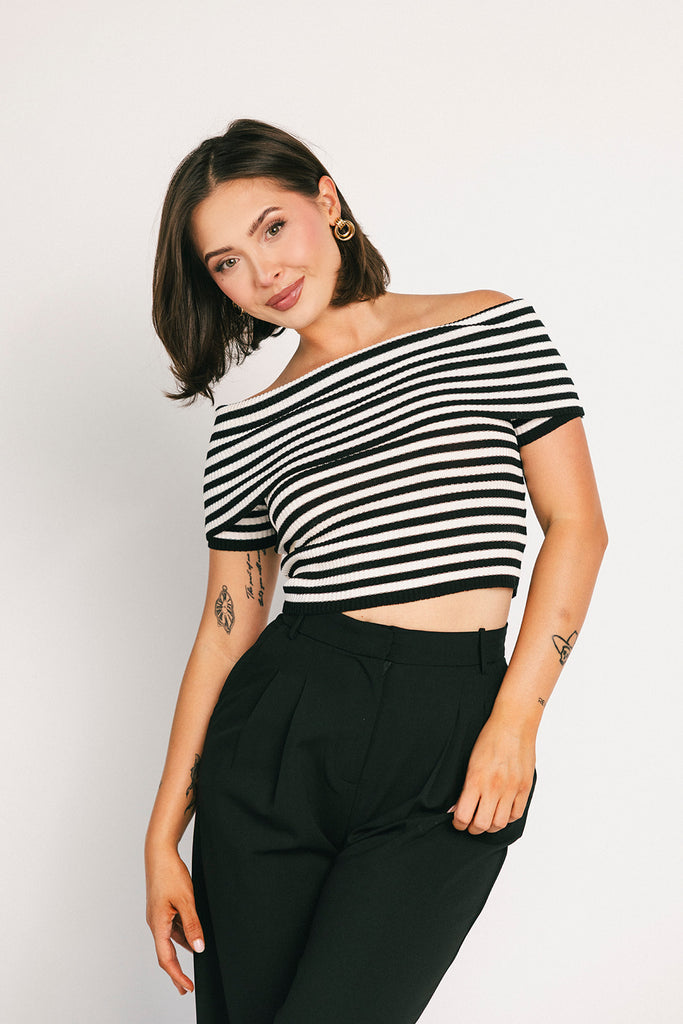 cold shoulder top // black + white