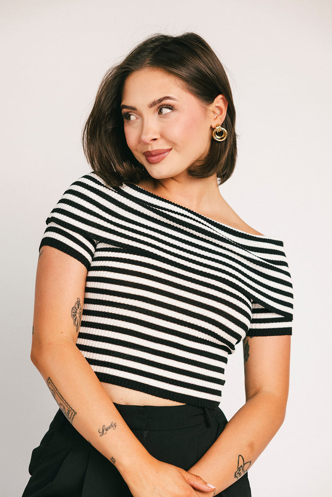 cold shoulder top // black + white