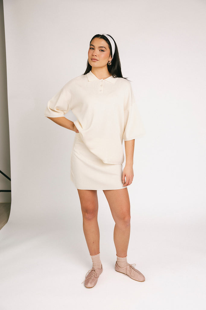 a casual skirt set with an oversized polo top + a fitted mini skirt. the perfect sporty two piece set to dress up or down for any outfit idea.
