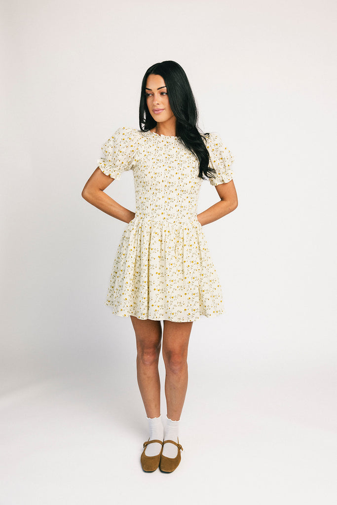 a floral puff sleeve dress with a smocked bodice + mini length. the perfect ditsy floral dress for family pictures, bridal showers, + brunch dates.