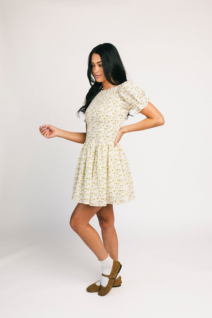 a floral puff sleeve dress with a smocked bodice + mini length. the perfect ditsy floral dress for family pictures, bridal showers, + brunch dates.