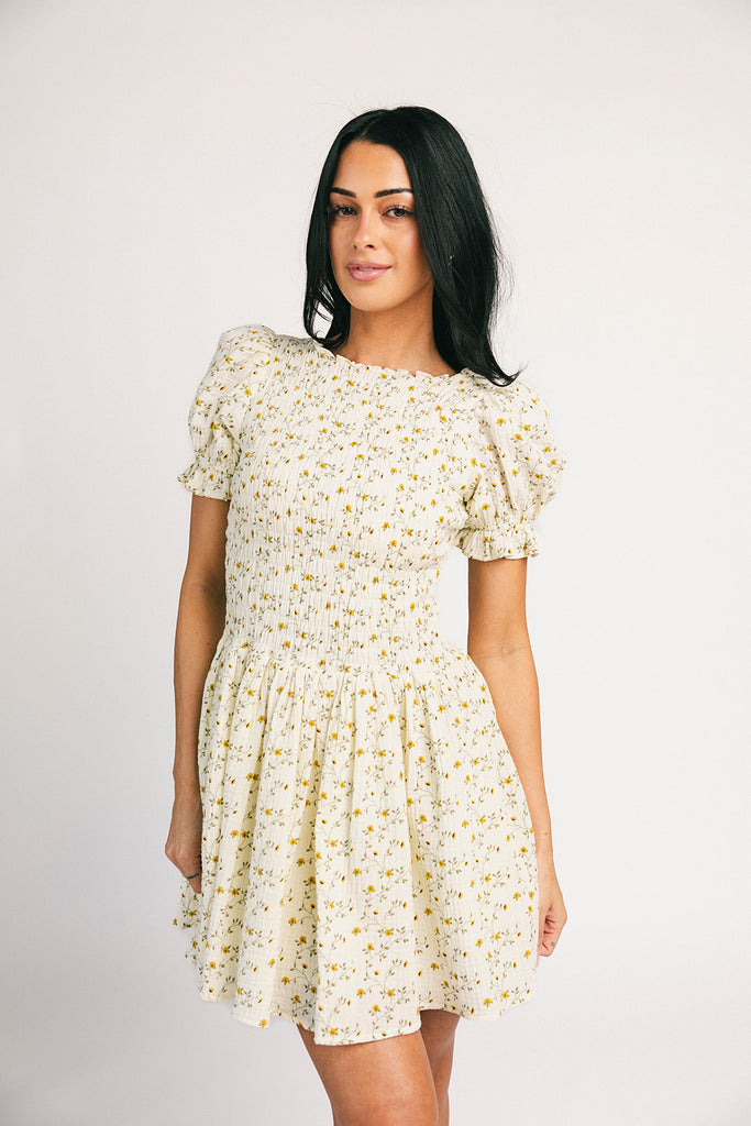 a floral puff sleeve dress with a smocked bodice + mini length. the perfect ditsy floral dress for family pictures, bridal showers, + brunch dates.