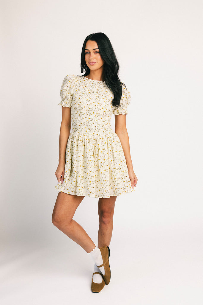 a floral puff sleeve dress with a smocked bodice + mini length. the perfect ditsy floral dress for family pictures, bridal showers, + brunch dates.