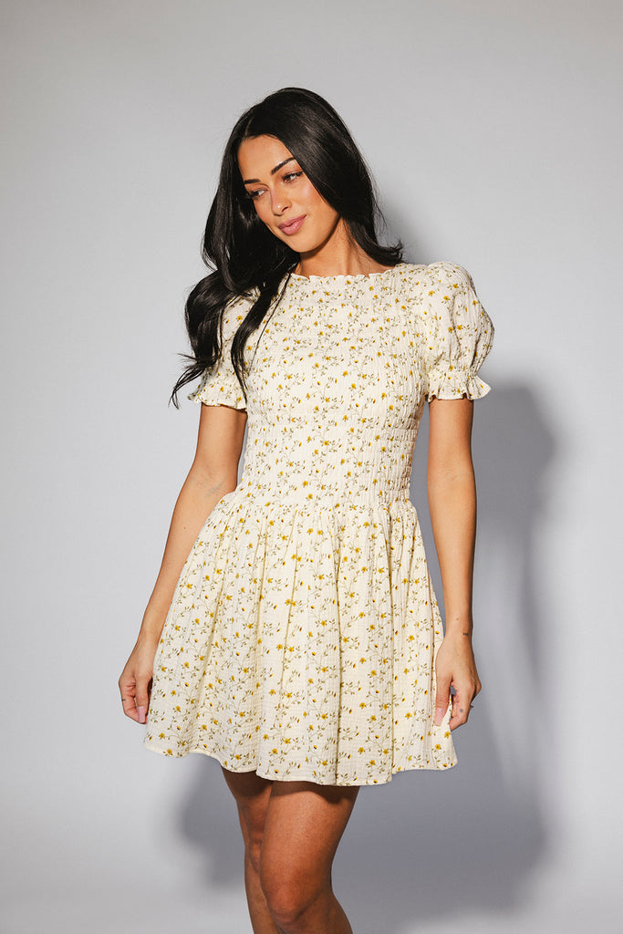 a floral puff sleeve dress with a smocked bodice + mini length. the perfect ditsy floral dress for family pictures, bridal showers, + brunch dates.