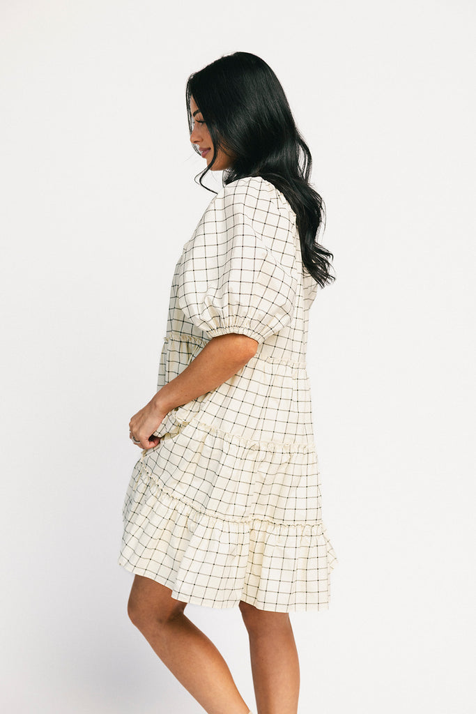 zoco daymaker dress: a short puff sleeve dress with a grid-style pattern + an elastic neckline. perfect for family pictures, weddings, and baby showers.