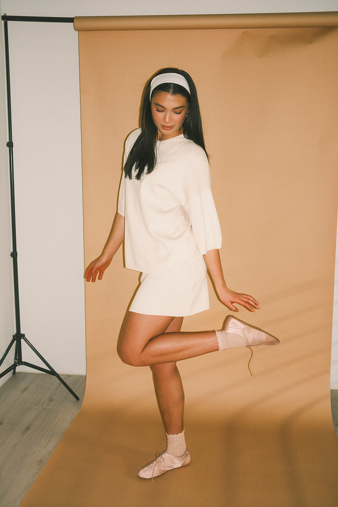 a casual skirt set with an oversized polo top + a fitted mini skirt. the perfect sporty two piece set to dress up or down for any outfit idea.