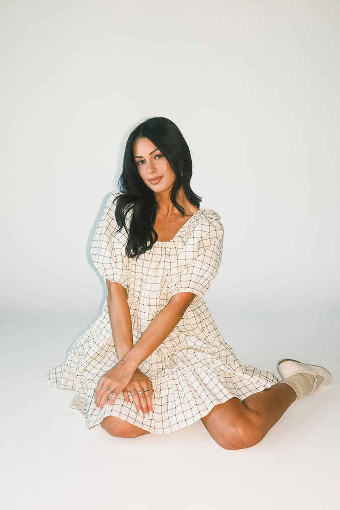 zoco daymaker dress: a short puff sleeve dress with a grid-style pattern + an elastic neckline. perfect for family pictures, weddings, and baby showers.