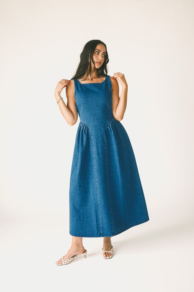 a vintage-inspired denim dress with a boat neckline + a v-shaped waistline. the perfect denim midi dress for family pictures, brunch dates, + special occasions.