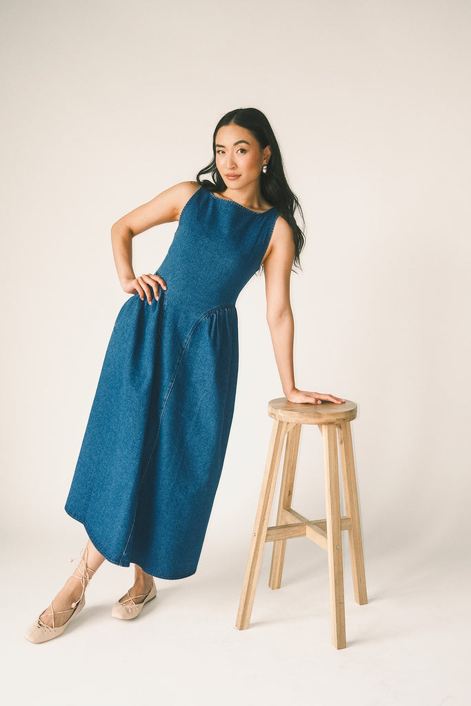 a vintage-inspired denim dress with a boat neckline + a v-shaped waistline. the perfect denim midi dress for family pictures, brunch dates, + special occasions.
