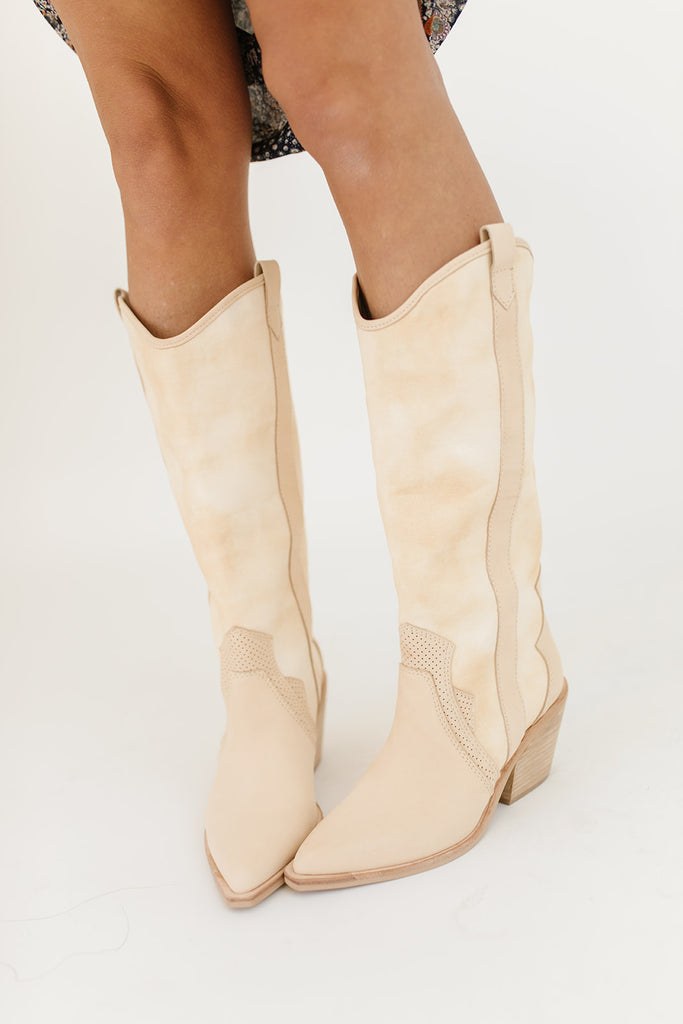 navene boots in vanilla nubuck // dolce vita *restocked*