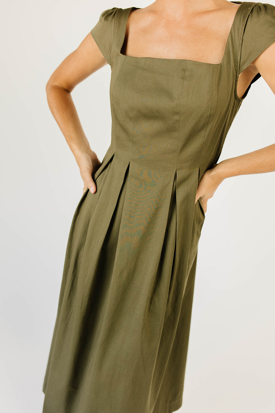 Mirae – Elegant Tailored Fit Midi Dress