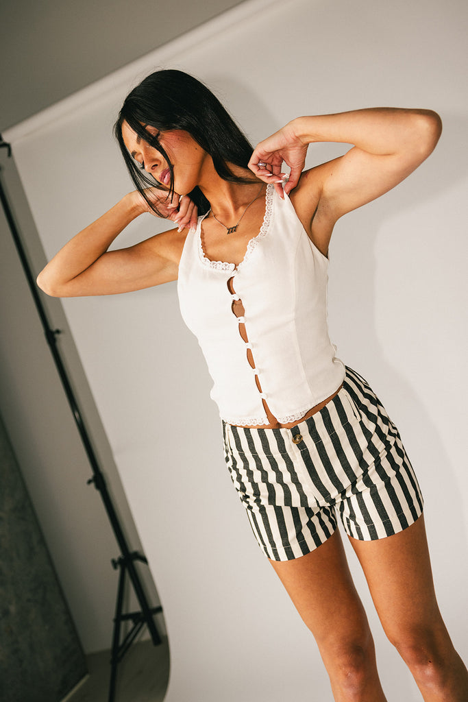 clara button tank