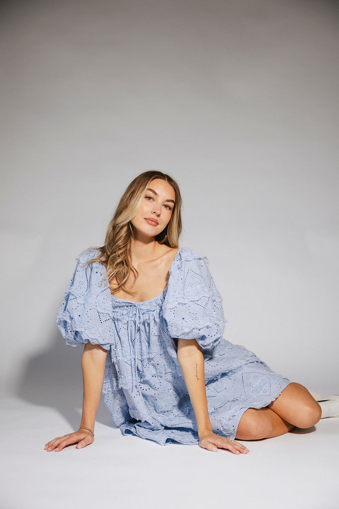 a blue puff sleeve mini dress with lace tiered details + a stretchy square neckline. perfect for family pictures, baby showers, weddings, + special occasions. 
