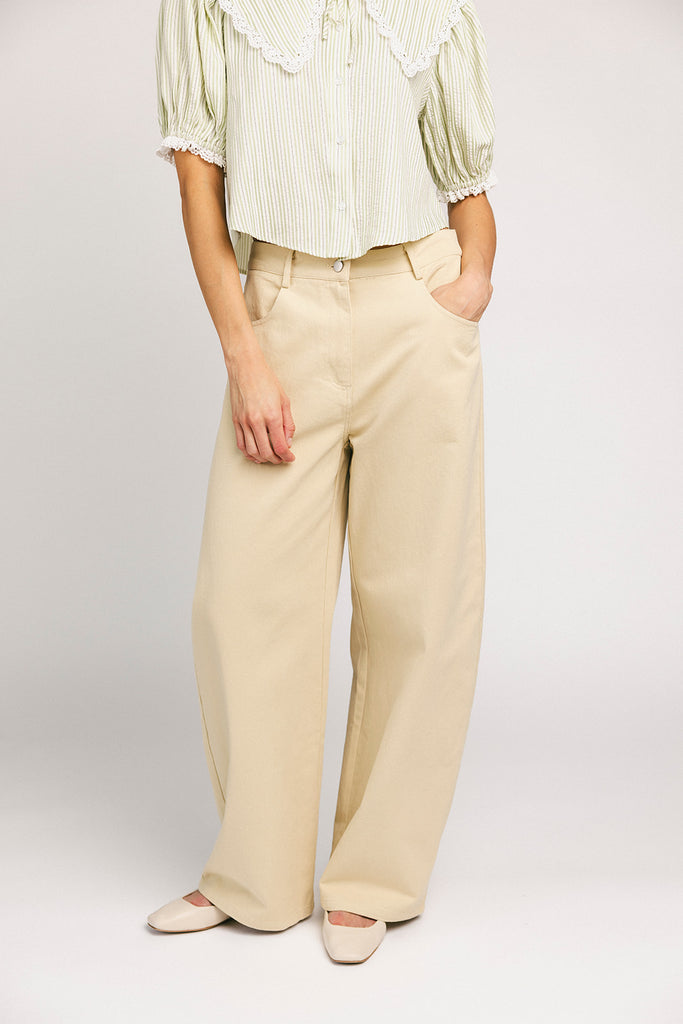 mid rise neutral pants with a relaxed, barrel-style fit. the perfect vintage-inspired pants to pair with any casual outfit idea.
