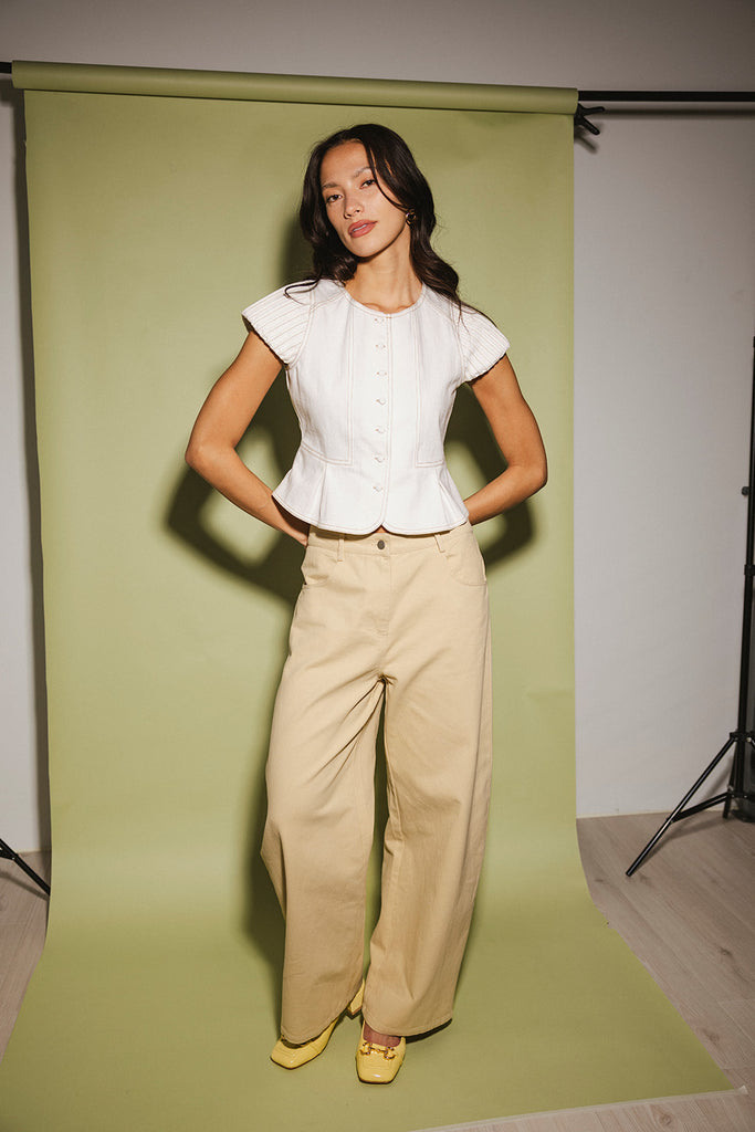 mid rise neutral pants with a relaxed, barrel-style fit. the perfect vintage-inspired pants to pair with any casual outfit idea.
