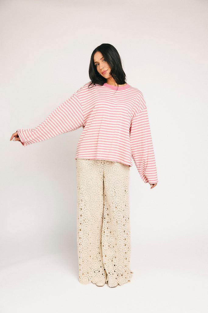 oversized pink striped long sleeve top. the perfect oversized striped t-shirt for concerts, airport outfits, + casual date nights. 
