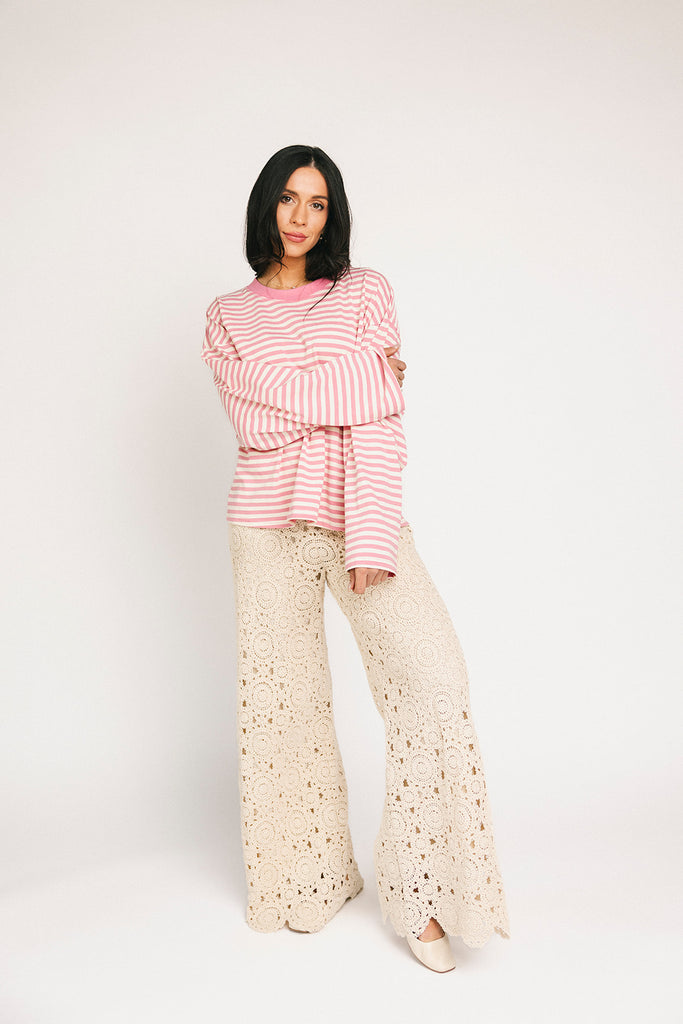 oversized pink striped long sleeve top. the perfect oversized striped t-shirt for concerts, airport outfits, + casual date nights. 
