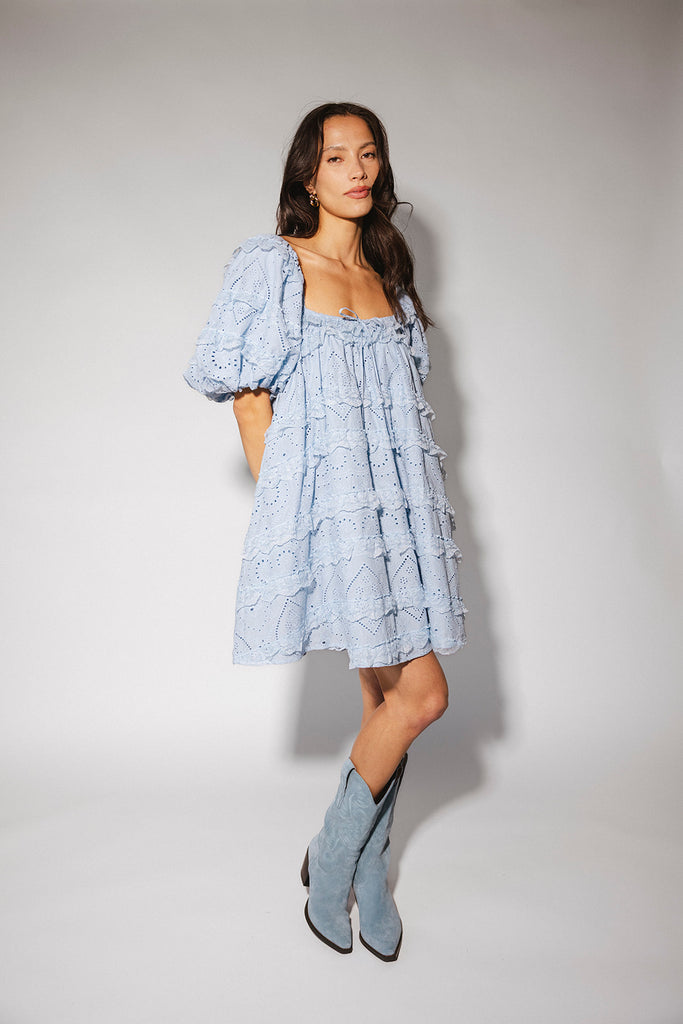 a blue puff sleeve mini dress with lace tiered details + a stretchy square neckline. perfect for family pictures, baby showers, weddings, + special occasions. 
