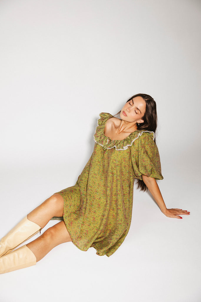 a green floral puff sleeve mini dress with a ruffle neckline. the perfect vintage-inspired dress for baby showers, family pictures, + special occasions. 
