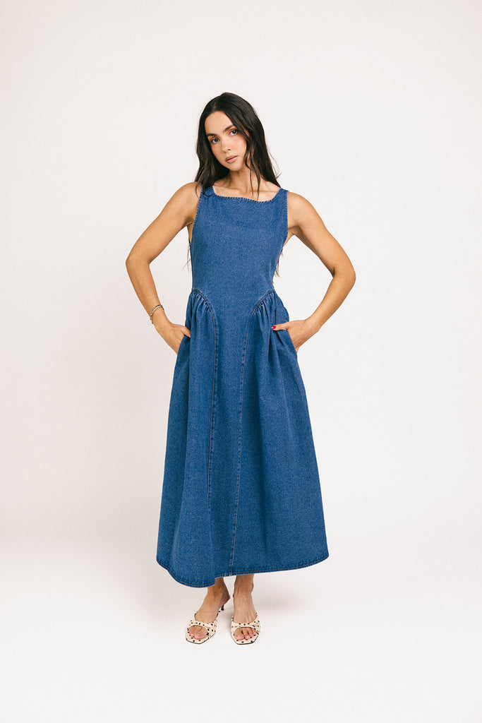 a vintage-inspired denim dress with a boat neckline + a v-shaped waistline. the perfect denim midi dress for family pictures, brunch dates, + special occasions. 
