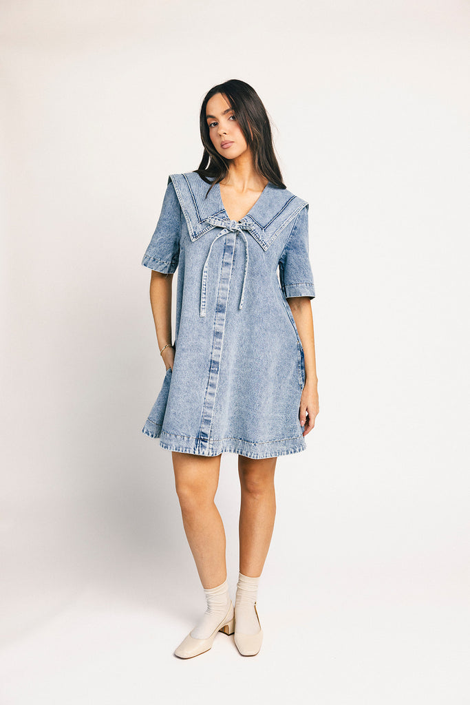 vintage-inspired short sleeve denim dress with an oversized collar + bow detail. the perfect denim mini dress for date nights, family pictures, + everyday wear.
