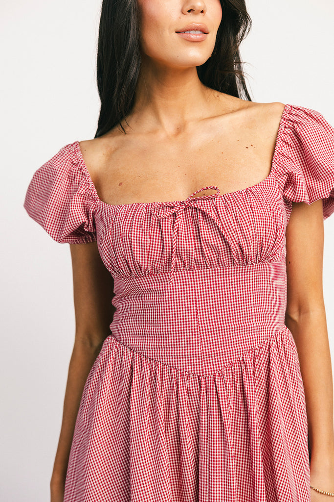 vintage-inspired puff sleeve dress with a square neckline. the perfect red gingham puff sleeve dress for rodeos, family pictures,+ semi-casual occasions.
