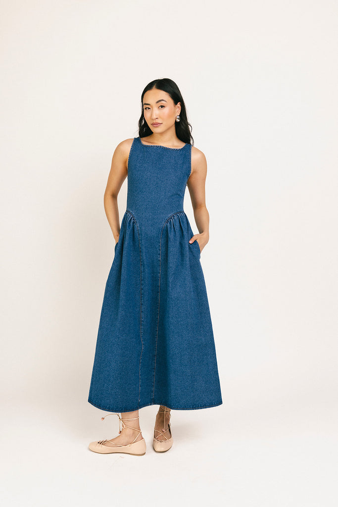 a vintage-inspired denim dress with a boat neckline + a v-shaped waistline. the perfect denim midi dress for family pictures, brunch dates, + special occasions. 
