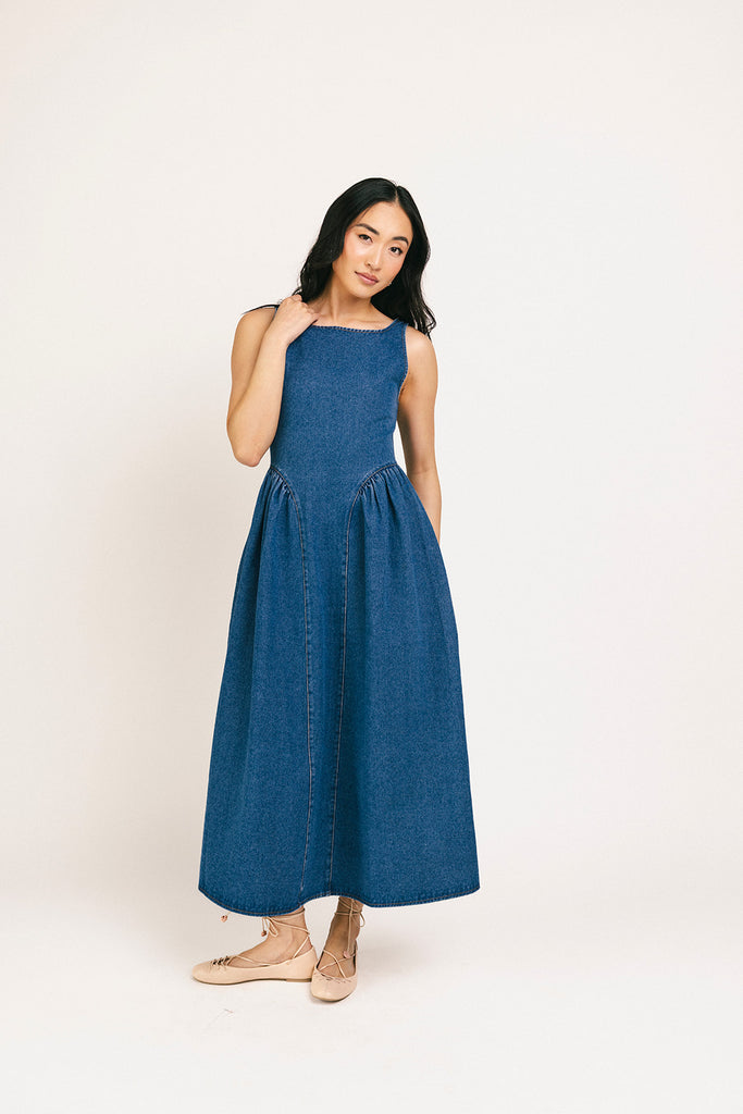 a vintage-inspired denim dress with a boat neckline + a v-shaped waistline. the perfect denim midi dress for family pictures, brunch dates, + special occasions. 
