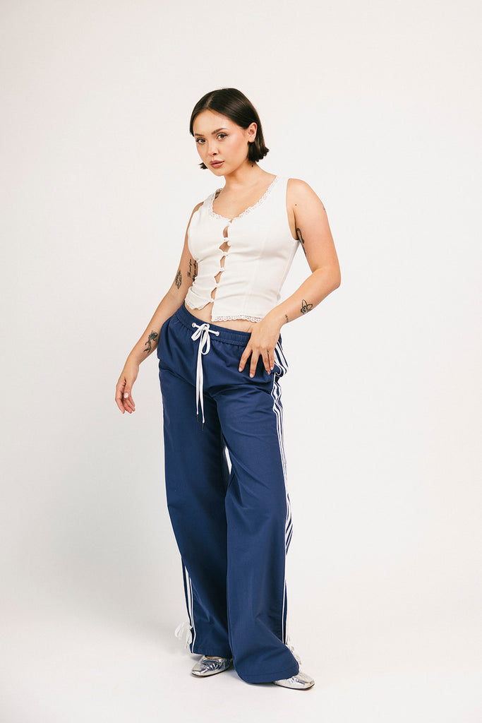 clara button tank
