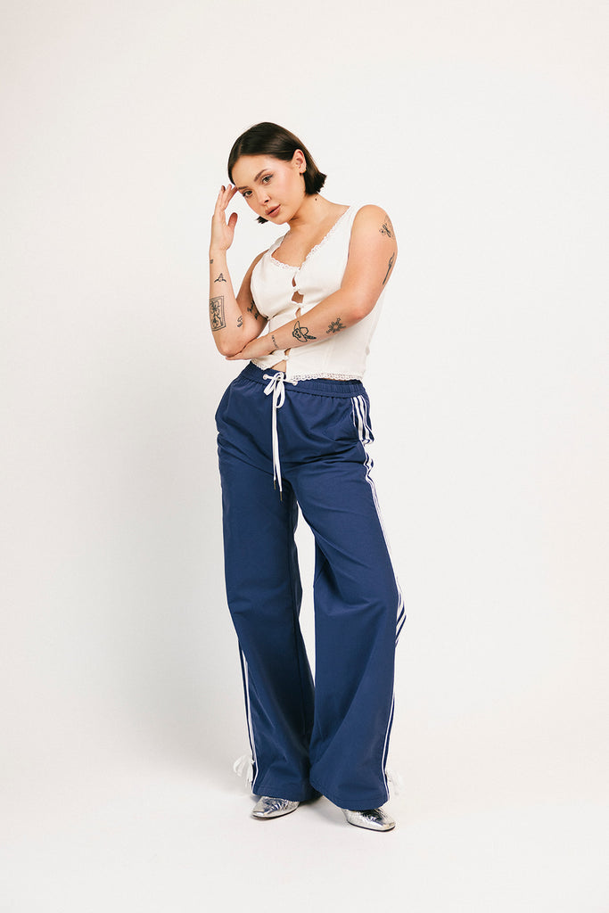 clara button tank