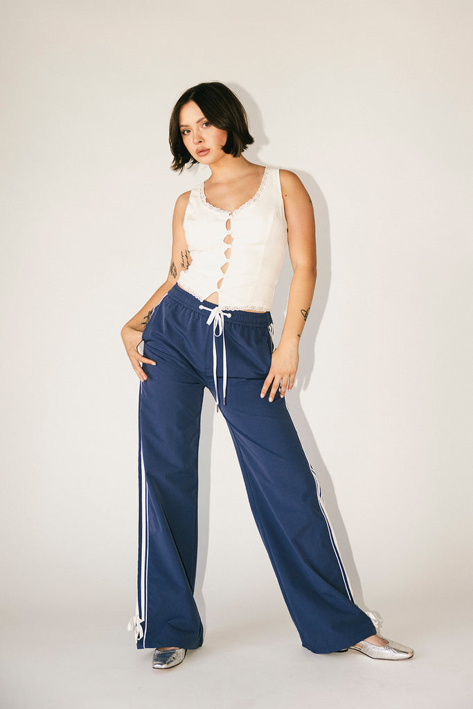 clara button tank