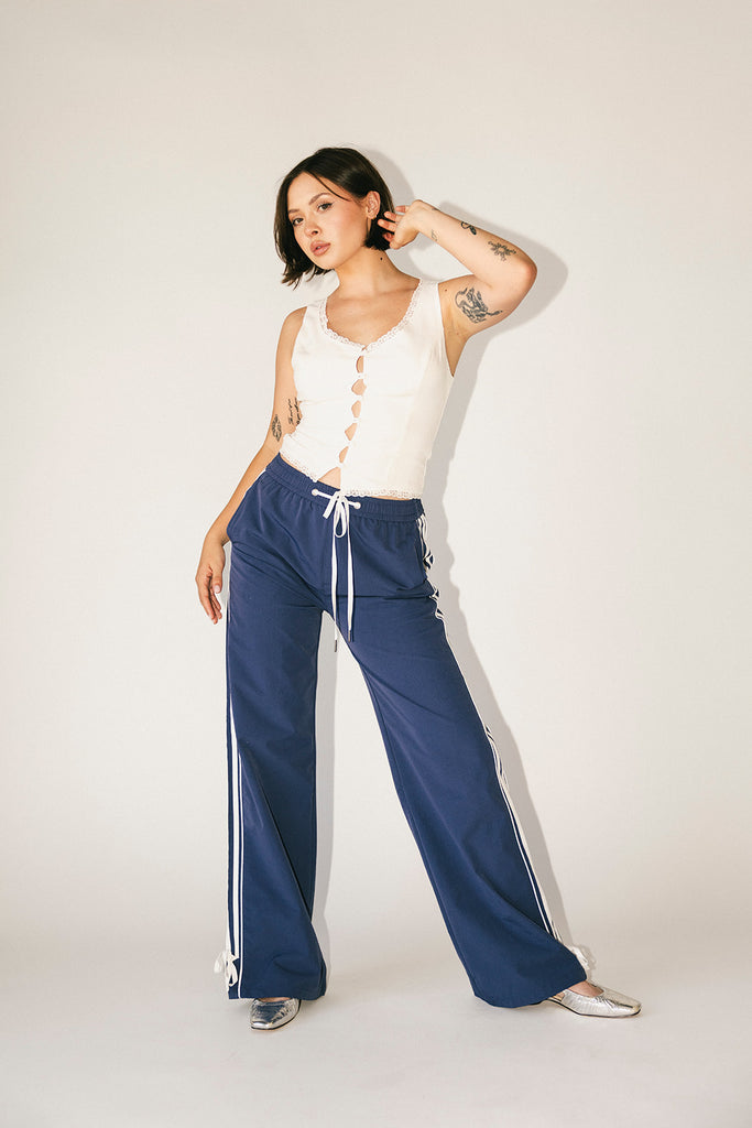 clara button tank