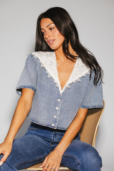 a short sleeve denim top with an oversized lace collar + a cropped silhouette. the perfect button up denim top to dress up or down for any outfit idea.
